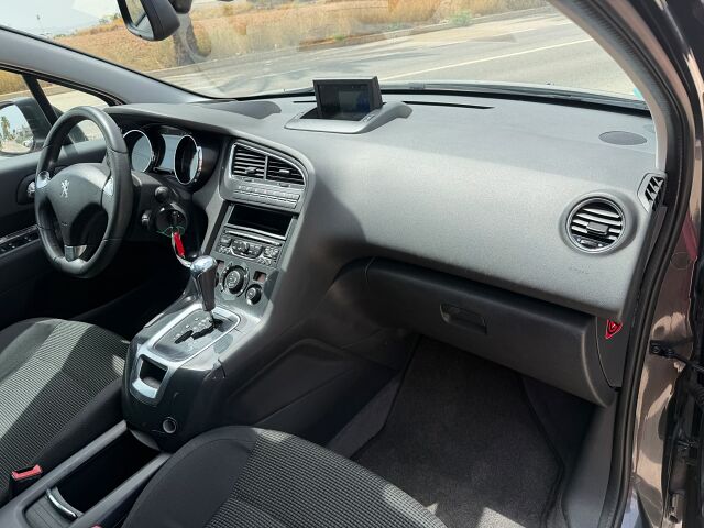PEUGEOT 5008 ALLURE 1.6 HDI AUTO SPANISH LHD IN SPAIN 84000 MILES 7 SEATS 2015